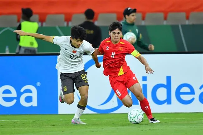 Hình ảnh minh họa các quy tắc trò chơi công bằng, với biểu tượng bảng điều khiển trò chơi, quân cờ và đồng hồ, tông màu xanh lá cây và vàng.